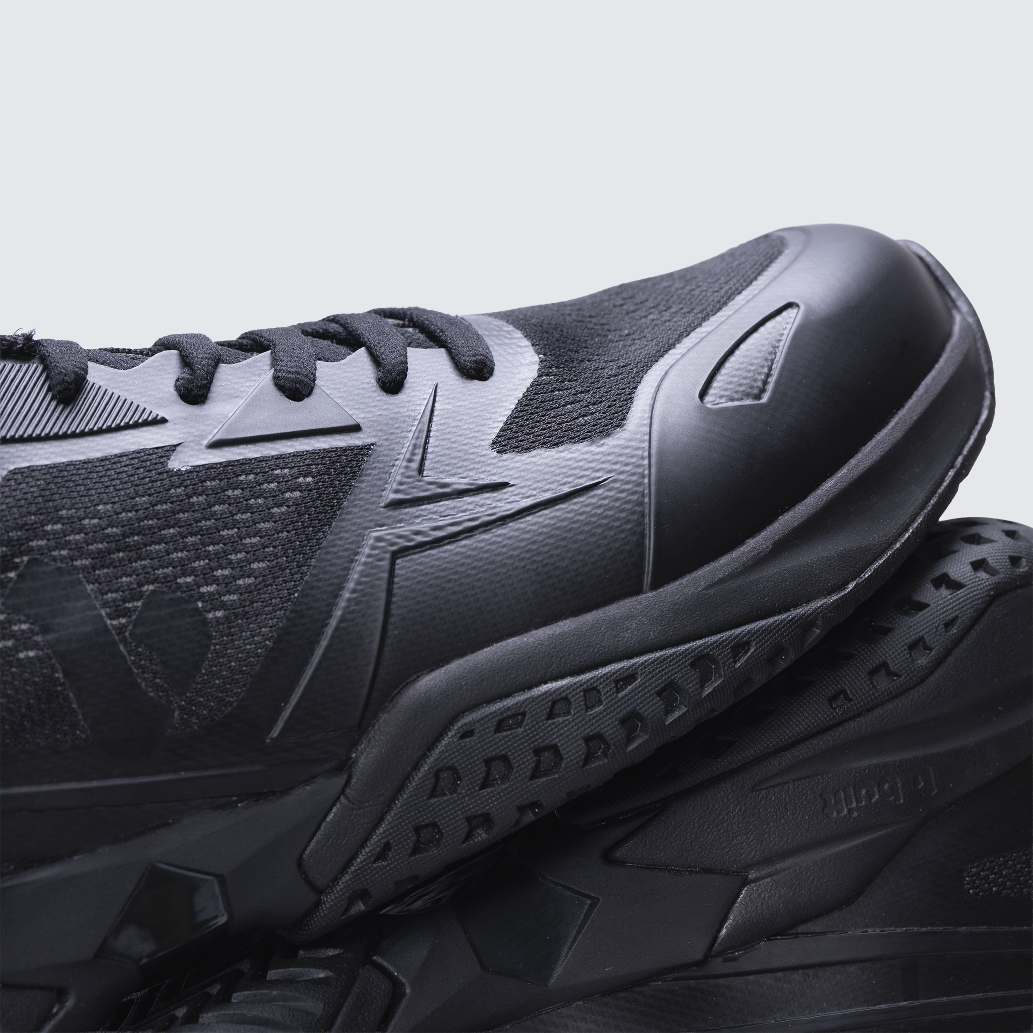 Court Shoe V1 Triple Black