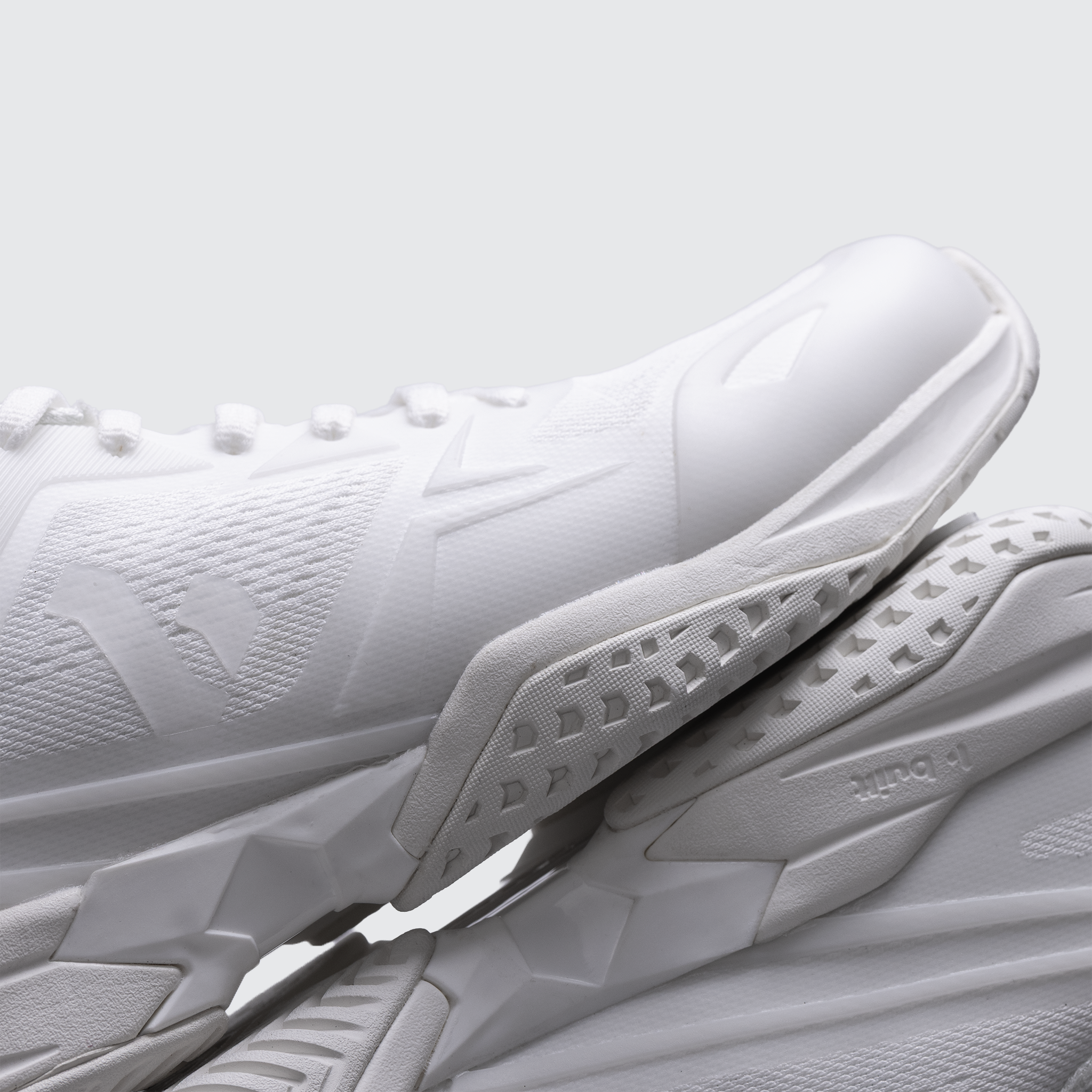 Court Shoe V1 Triple White
